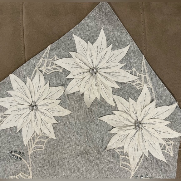 Winter themed table runner - Picture 2 of 5